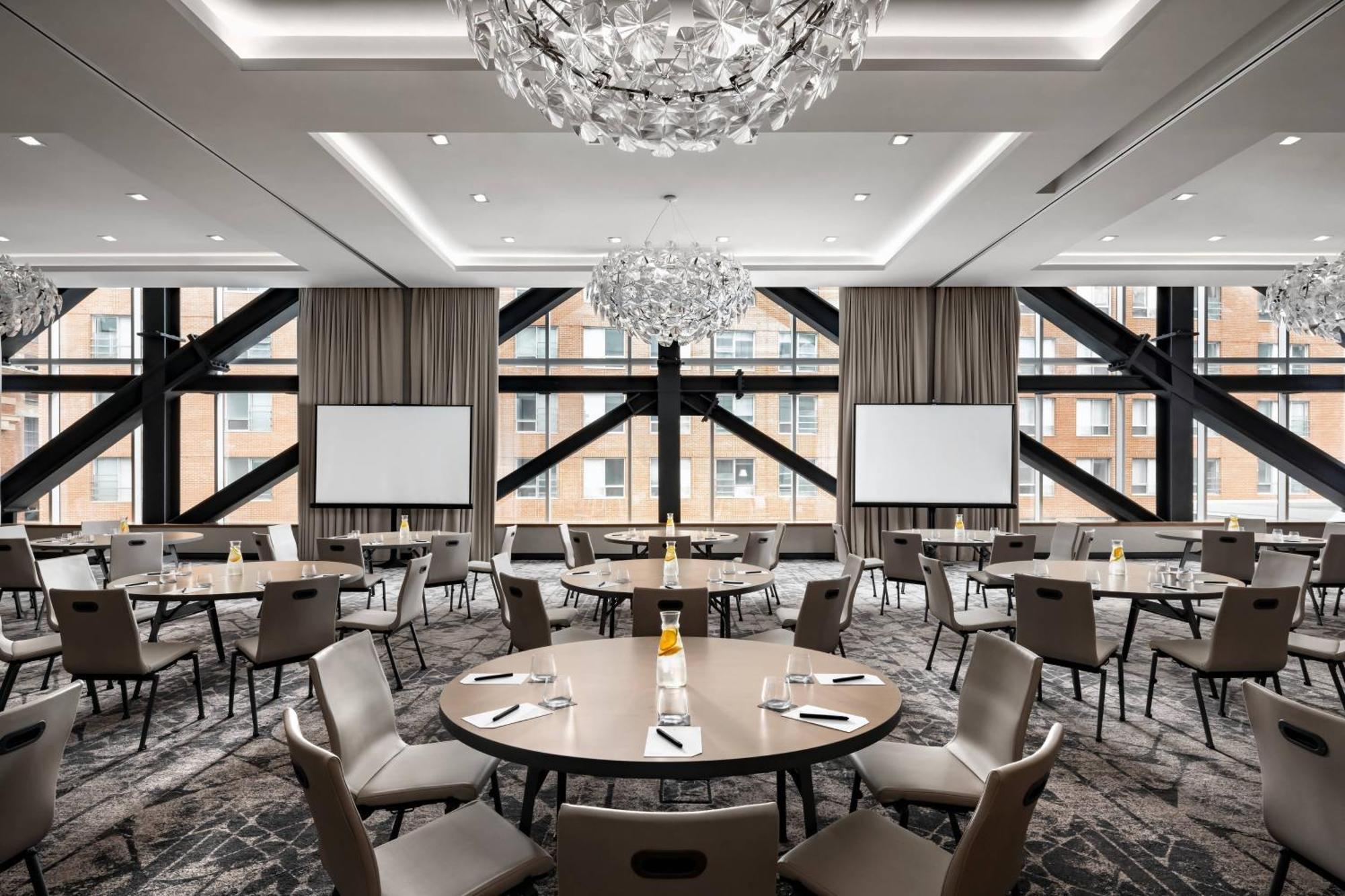 Humaniti Hotel Montreal, Autograph Collection Luaran gambar