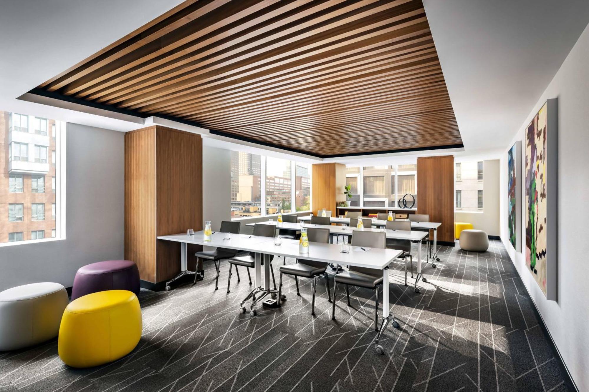 Humaniti Hotel Montreal, Autograph Collection Luaran gambar